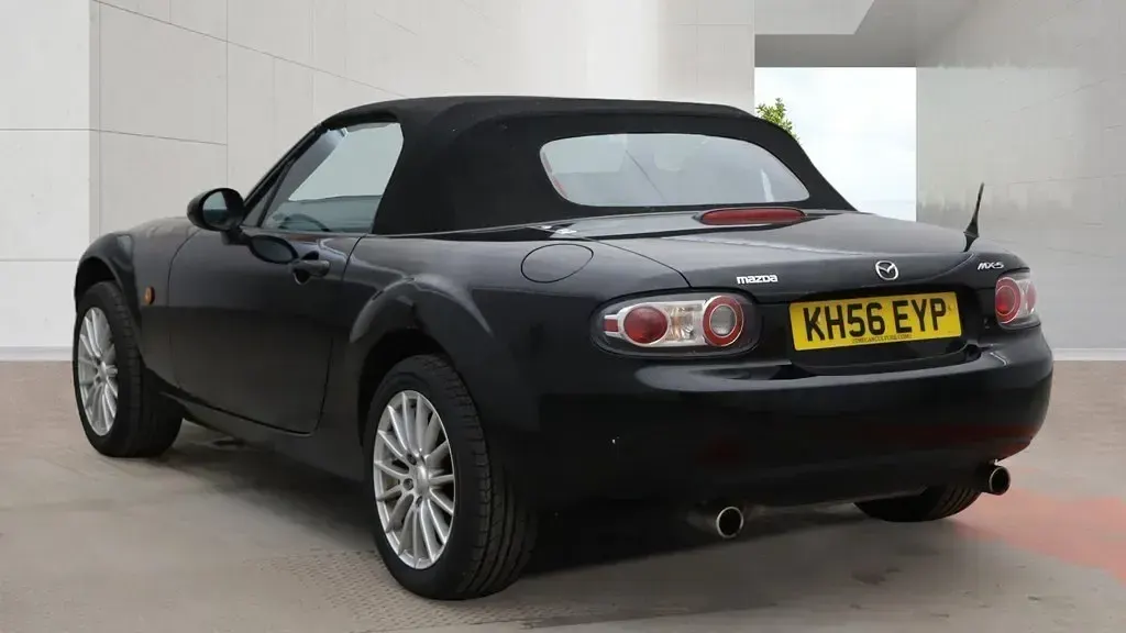 Usado Mazda MX5 126 HP (92 kW) 2007 Preto Cabrios