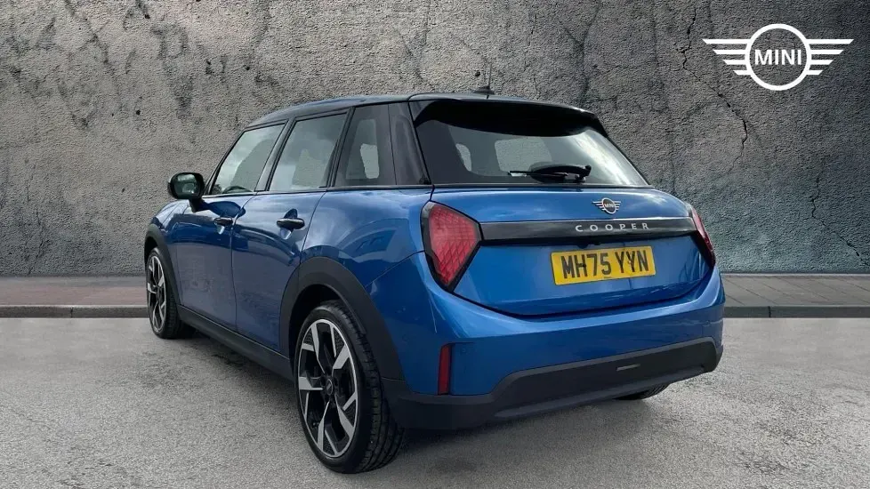 Usado Mini Cooper Hatch 113 kW (154 HP) 2026 Azul Citadino