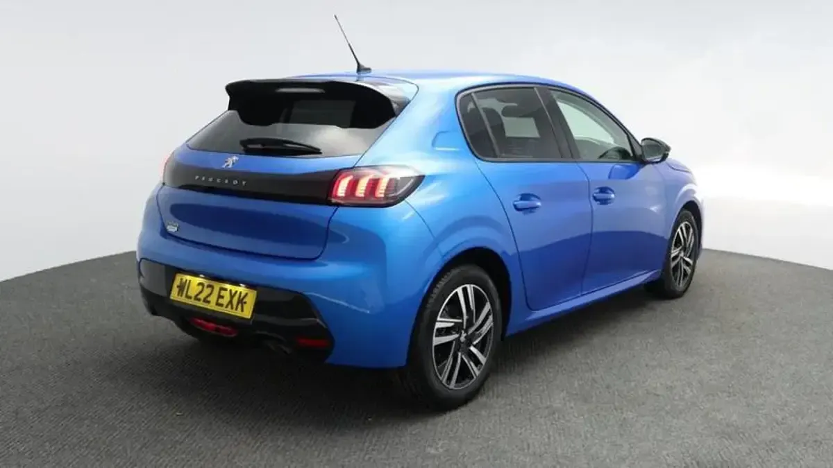 Used Peugeot 208 Allure Premium 129 HP (94 kW) 2022 Blue Hatchback