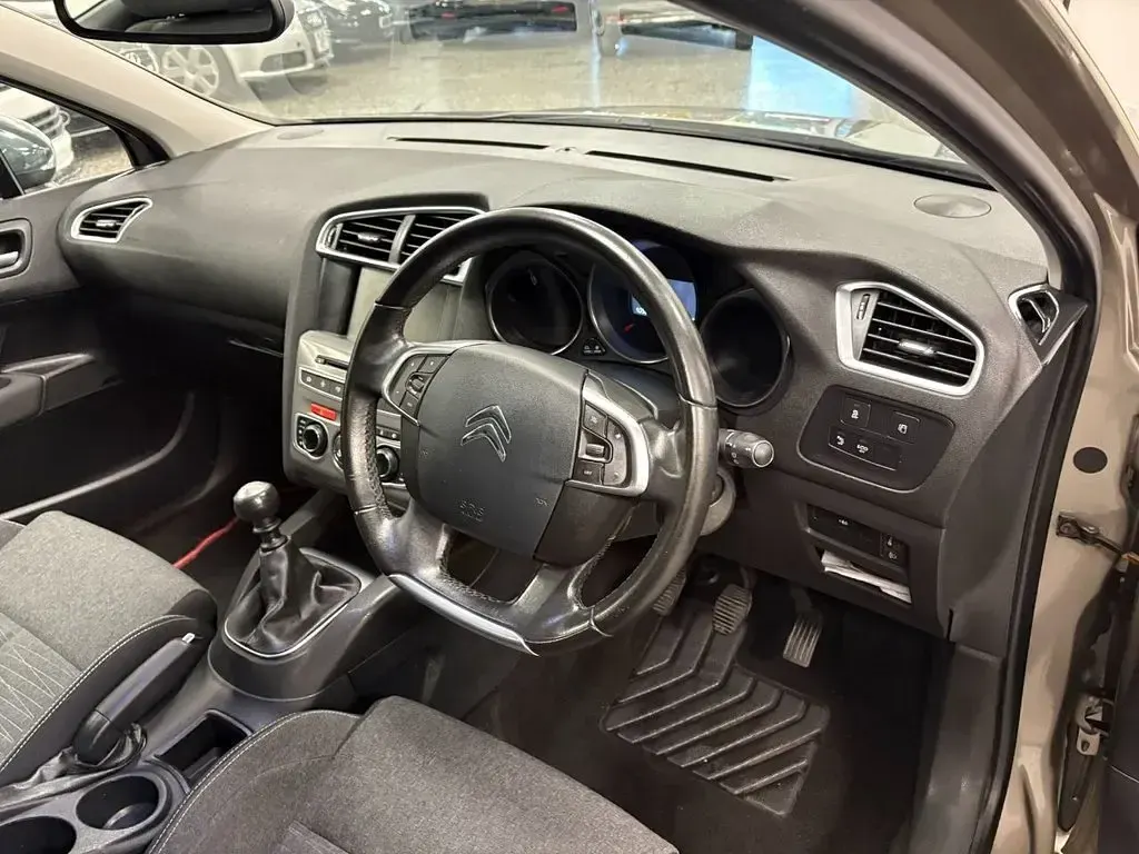 Used Citroën C4 Flair 120 HP (88 kW) 2017 Grey Hatchback