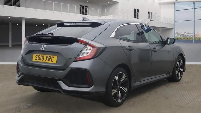 Used Honda Civic SR 126 HP (92 kW) 2019 Polished metal grey Hatchback