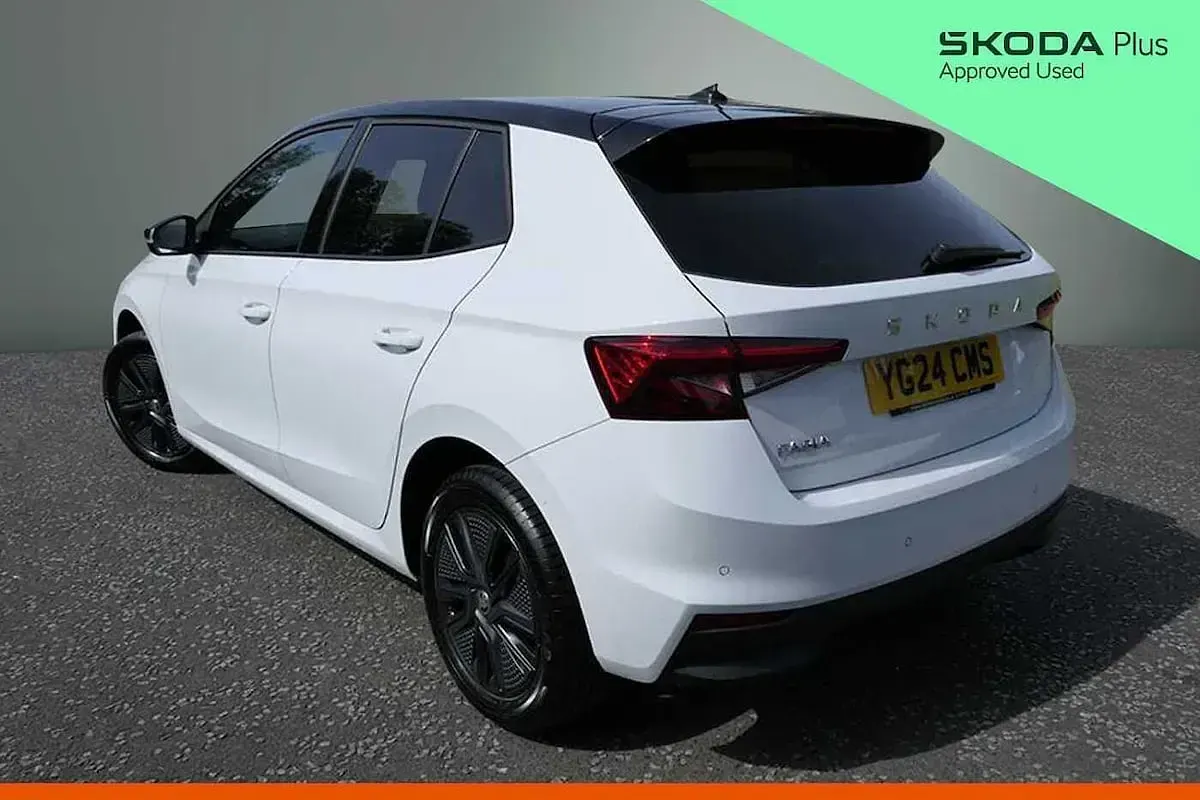 Used Skoda Fabia Colour Edition 59 HP (43 kW) 2024 Moon white metallic black magic pearl effect Hatchback