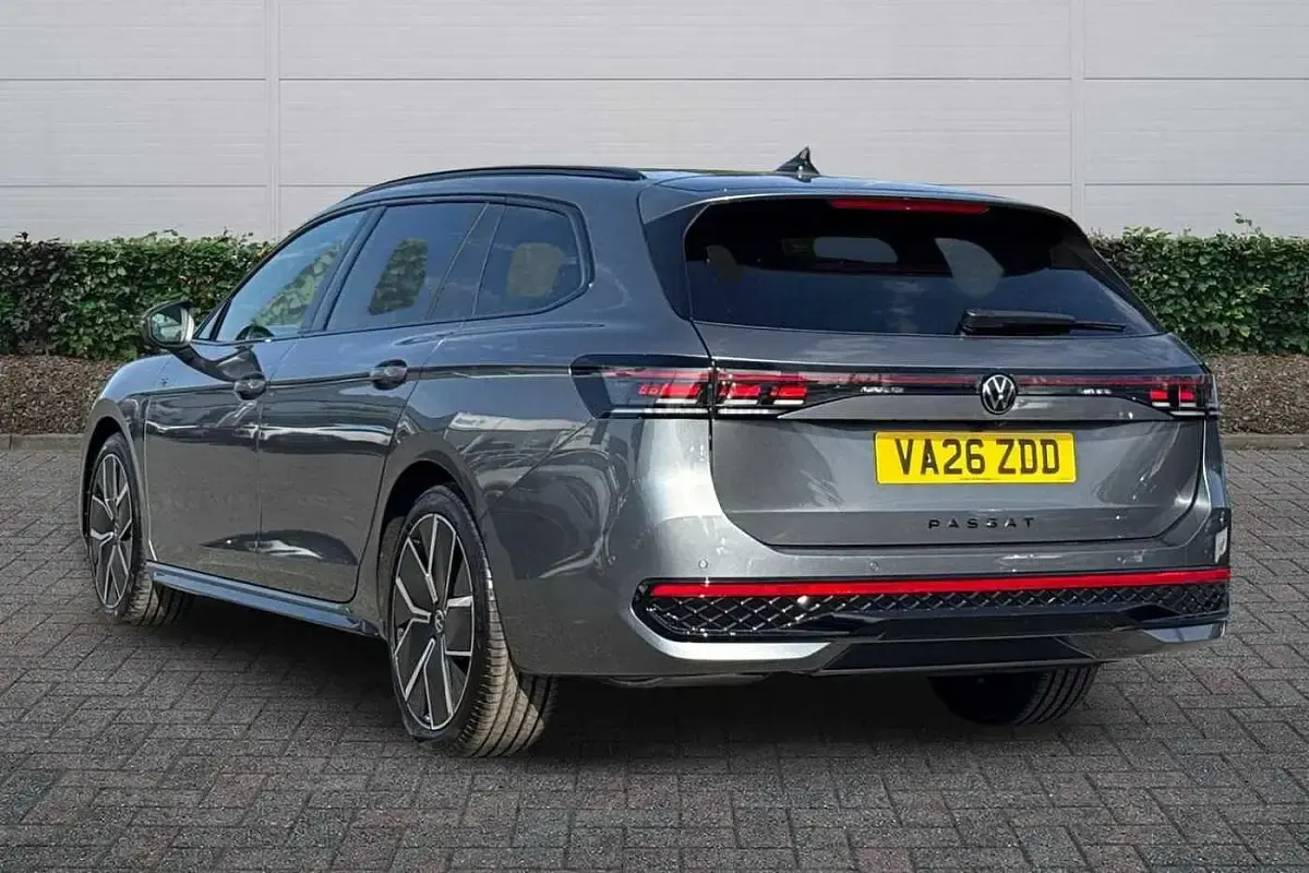 New VW Passat R-line 150 HP (110 kW) 2026 Diabase grey Estate