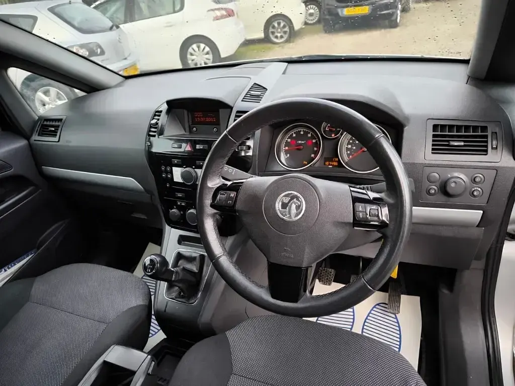 Używany Vauxhall Zafira 115 KM (84 kW) 2012 Srebrny Minivan