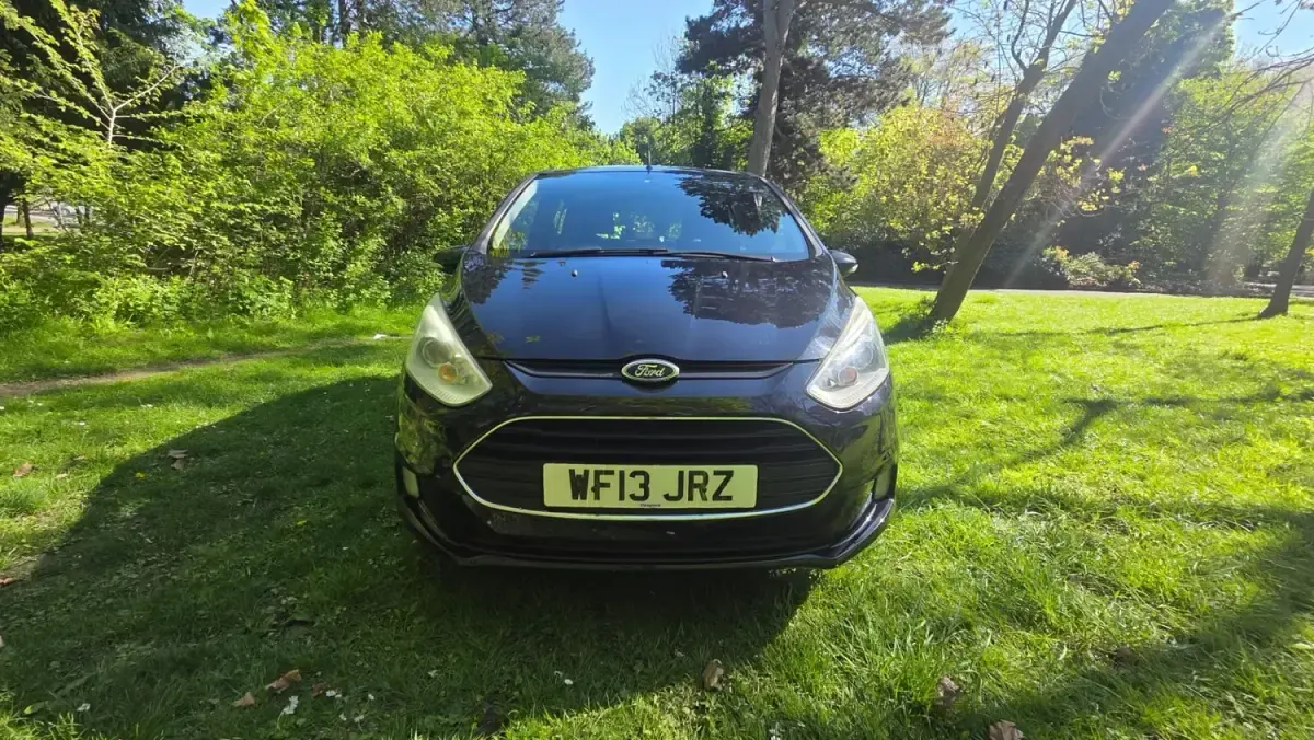 Usado Ford B-MAX Zetec 90 HP (66 kW) 2013 Preto Monovolume
