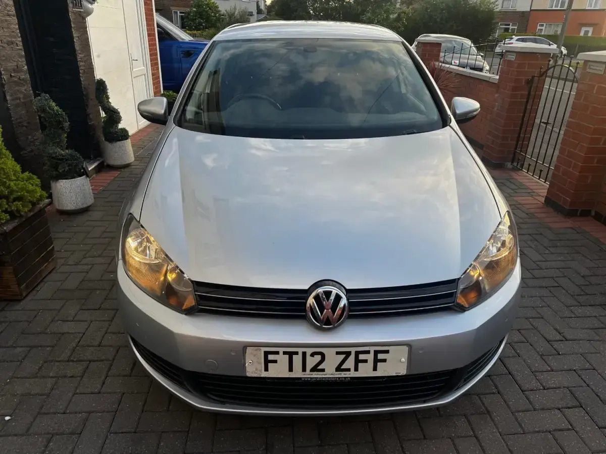 Begagnad VW Golf VII Match 105 HK (77 kW) 2012 Silver Halvkombi