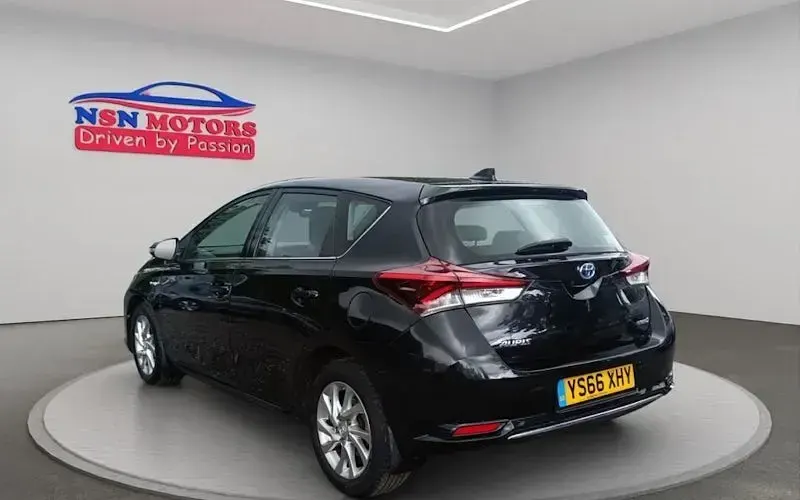 Used Toyota Auris Hybrid Business Edition 136 HP (100 kW) 2016 Black Hatchback