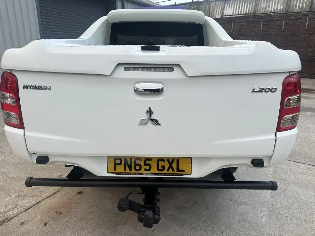 Begagnad Mitsubishi L200 178 HK (130 kW) 2015 Vit Pickup