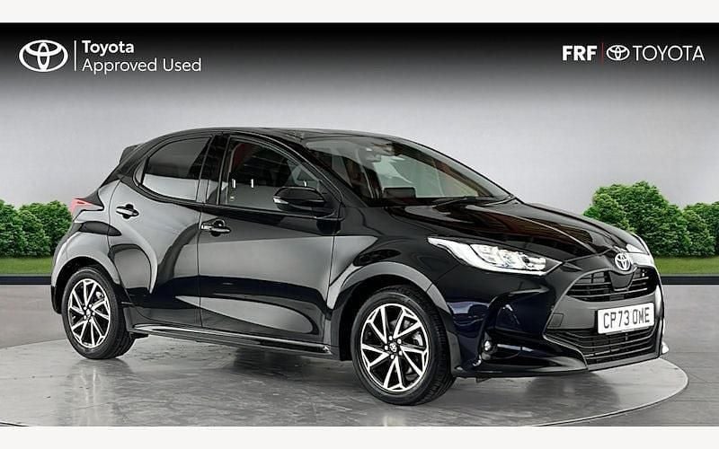 Used 2025 Toyota Yaris Hybrid Design Hatchback | £19,490 (Good price) - Image 1/4