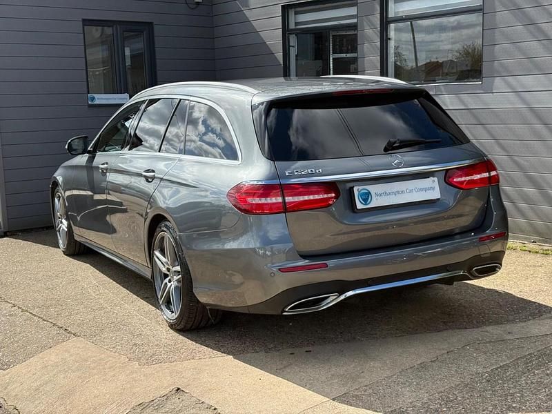 Begagnad Mercedes E220 AMG line 2018 Grå Kombi