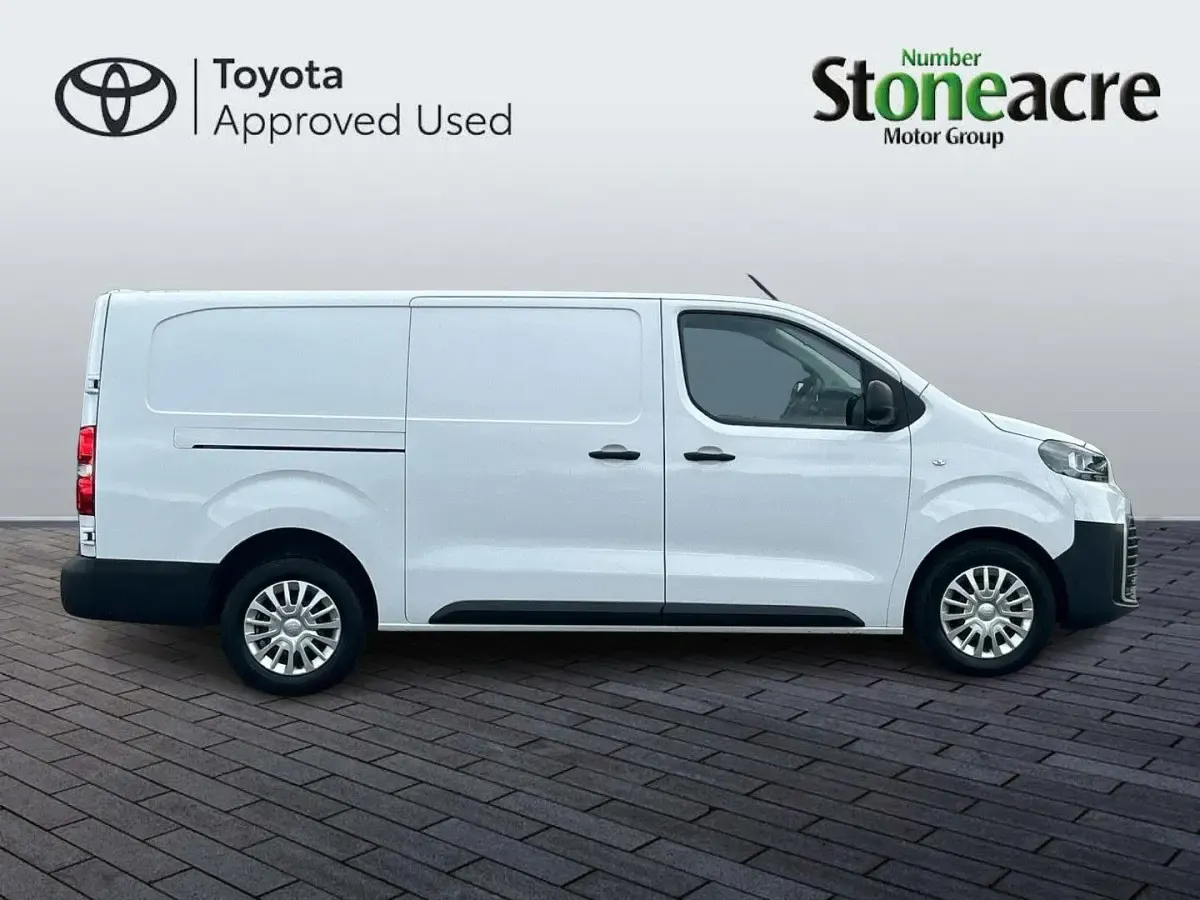 Used Toyota Proace 145 HP (106 kW) 2023 White MPV