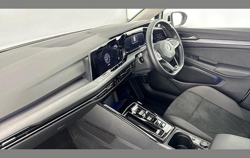 Used VW Golf VIII Style 204 HP (150 kW) 2022 Pure white Hatchback