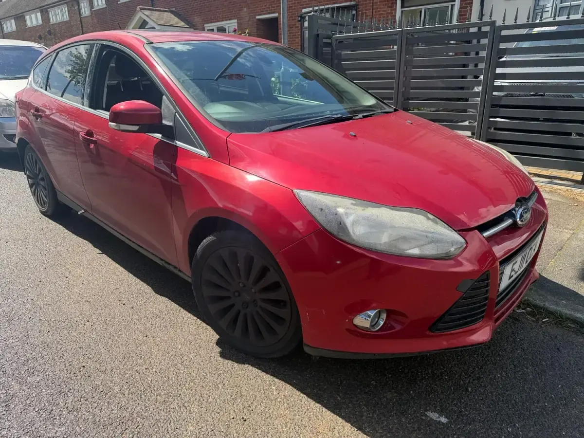 Gebraucht Ford Focus Titanium 2011 Rot Kleinwagen