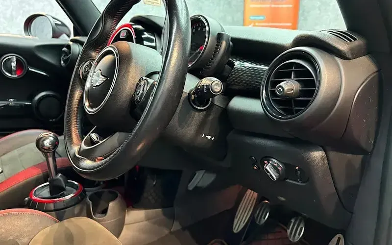 Used Mini John Cooper Works Hatch 231 HP (169 kW) 2015 Red Hatchback