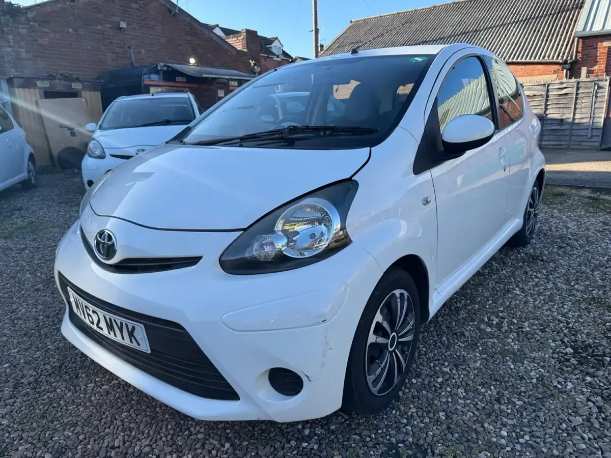 Used Toyota Aygo 2013 White Hatchback