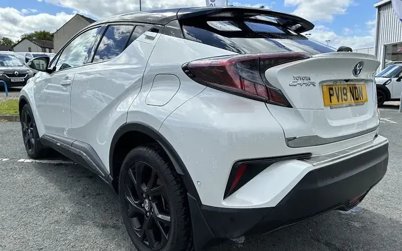 Used Toyota C-HR 122 HP (89 kW) 2019 White SUV