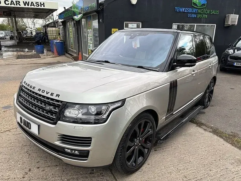 Begagnad Land Rover Range Rover SVAutobiography Dynamic Black 2017 Gul SUV