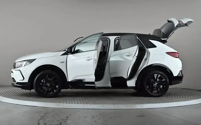 Used Vauxhall Grandland X 224 HP (164 kW) 2024 White SUV