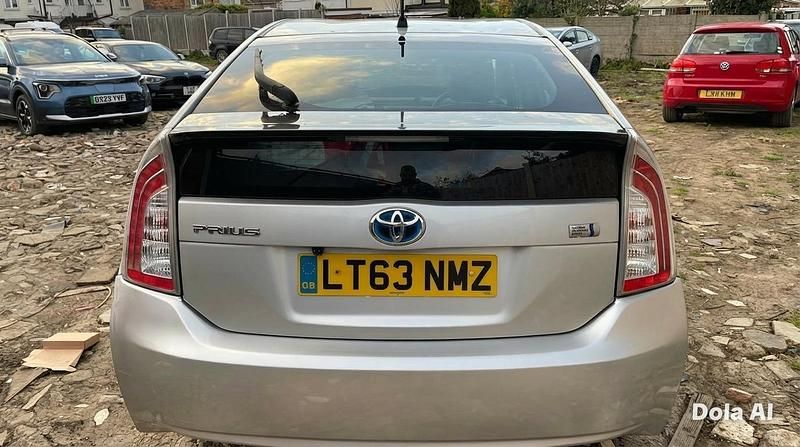 Used Toyota Prius 2014 Silver Hatchback