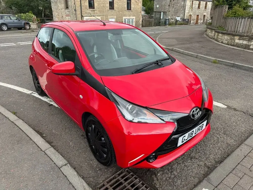 Used Toyota Aygo X-play 68 HP (50 kW) 2018 Red Hatchback