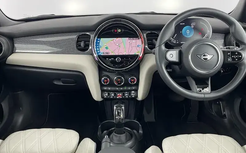 Used Mini Cooper Exclusive 136 HP (100 kW) 2023 White Hatchback