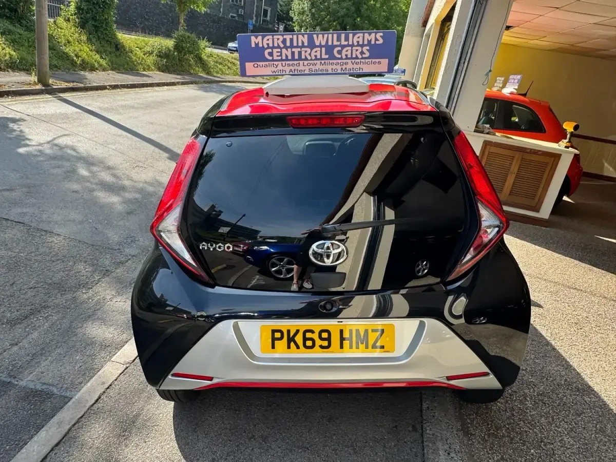 Used Toyota Aygo x-press 2018 Black Hatchback