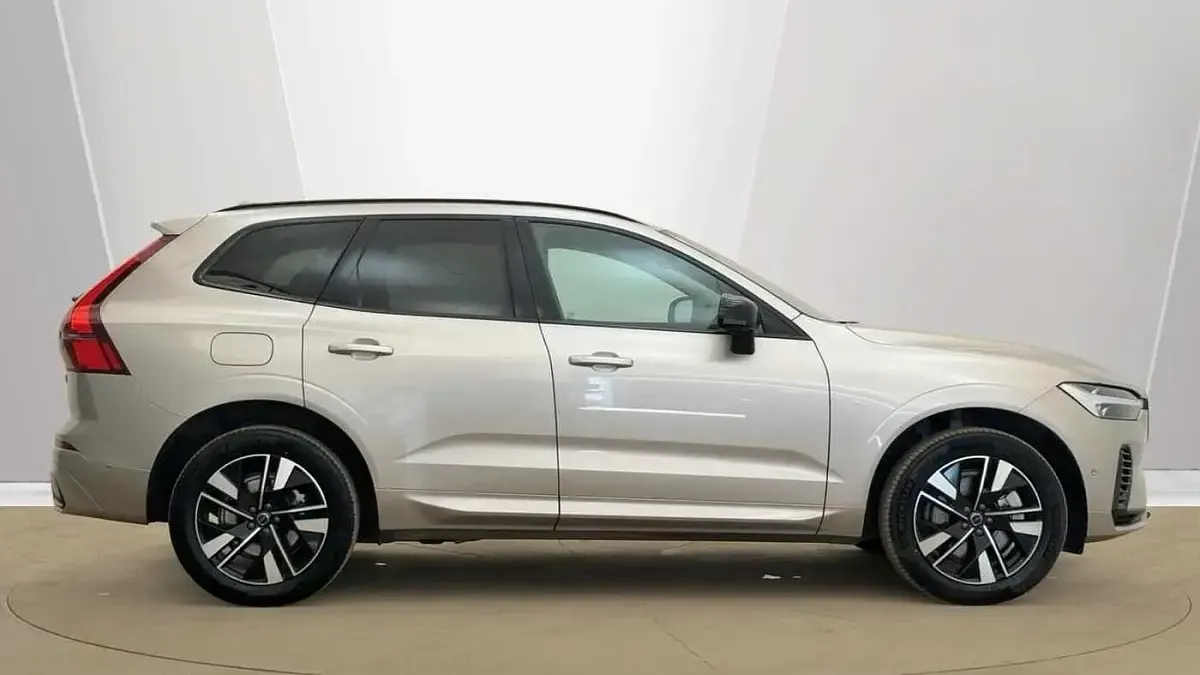Used Volvo XC60 Plus 345 HP (253 kW) 2025 Gold SUV