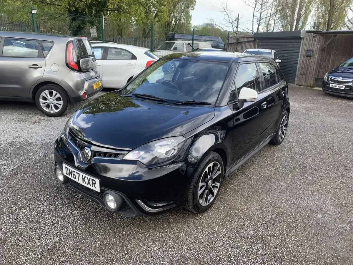 Usado MG MG3 106 HP (77 kW) 2017 Preto Citadino