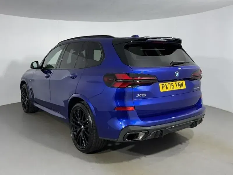 Używany BMW X5 M Sport 347 KM (255 kW) 2026 Niebieski SUV