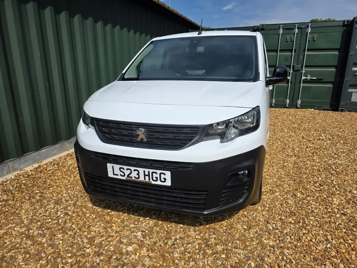 Used Peugeot Partner Premium 131 HP (96 kW) 2023 White MPV