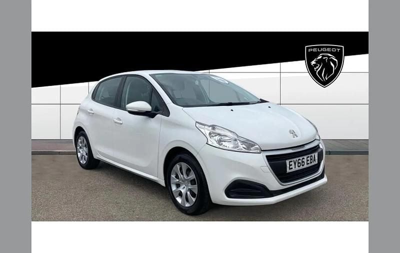 Used Peugeot 208 Access 68 HP (50 kW) 2016 White Hatchback