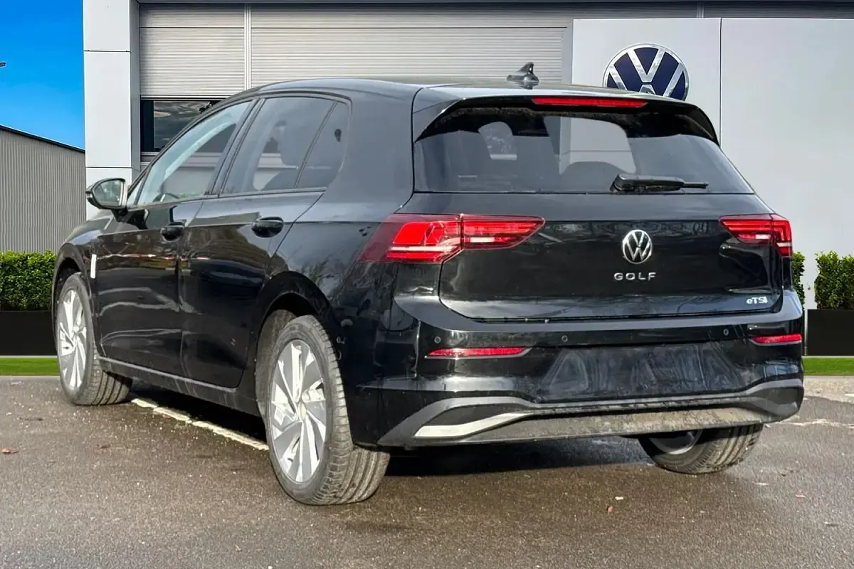 Ny VW Golf VIII Match 115 HK (84 kW) 2026 Svart Halvkombi