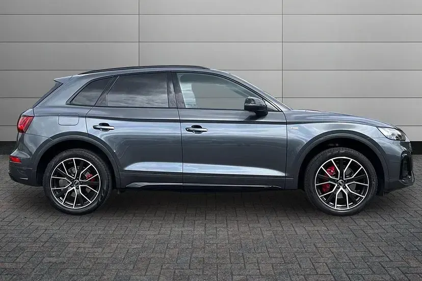 Used Audi Q5 Comfort 261 HP (191 kW) 2023 Daytona grey SUV