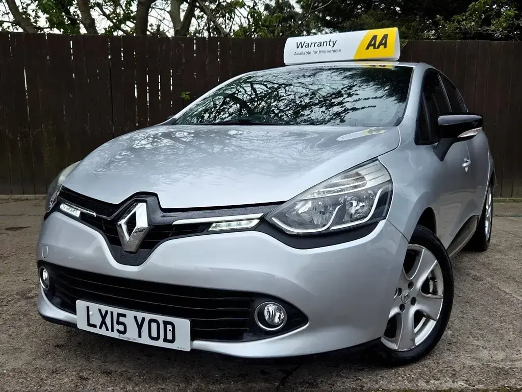 Used Renault Clio Dynamique 75 HP (55 kW) 2015 Silver Hatchback