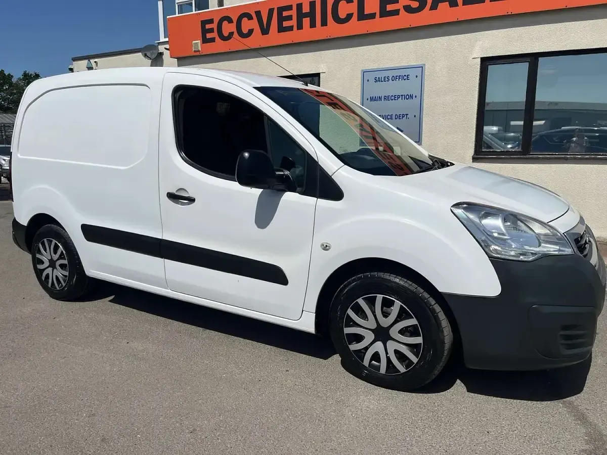 Used Peugeot Partner 2017 White