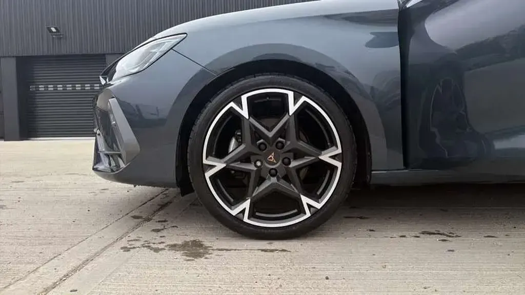 Used Cupra Leon 150 HP (110 kW) 2025 Grey Hatchback