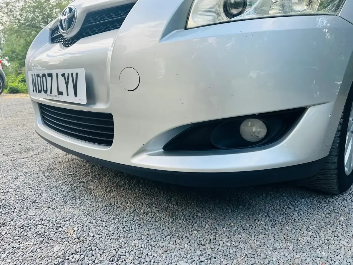 Used Toyota Auris 124 HP (91 kW) 2007 Silver Hatchback