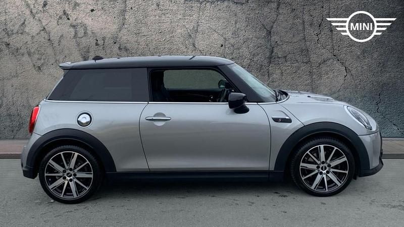 Usado Mini Cooper S Classic 176 HP (129 kW) 2022 Prateado Citadino