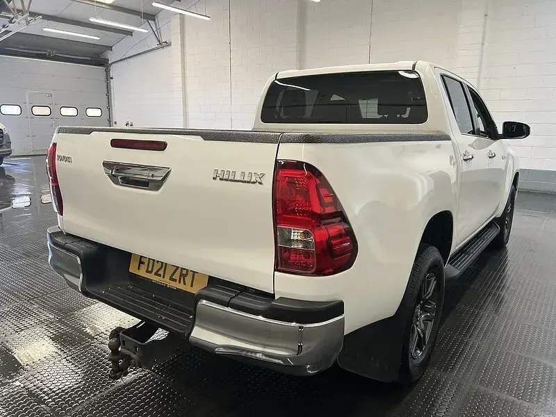 Used Toyota HiLux 150 HP (110 kW) 2021 White Pickup