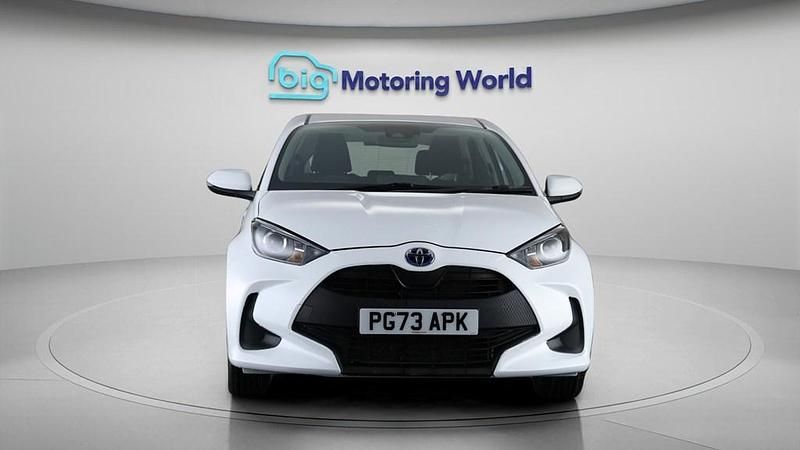 Used Toyota Yaris Hybrid 116 HP (85 kW) 2024 White Hatchback