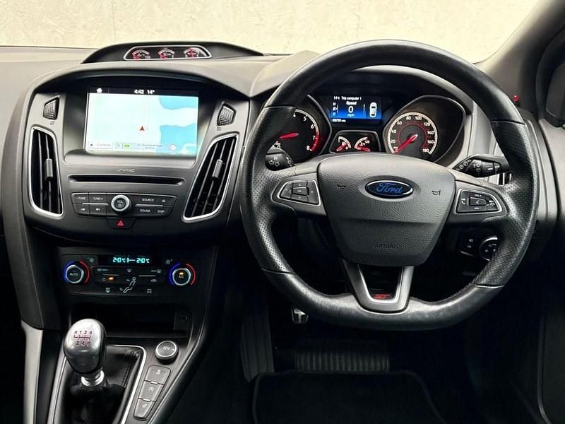 Used Ford Focus ST 250 HP (183 kW) 2018 Blue Hatchback
