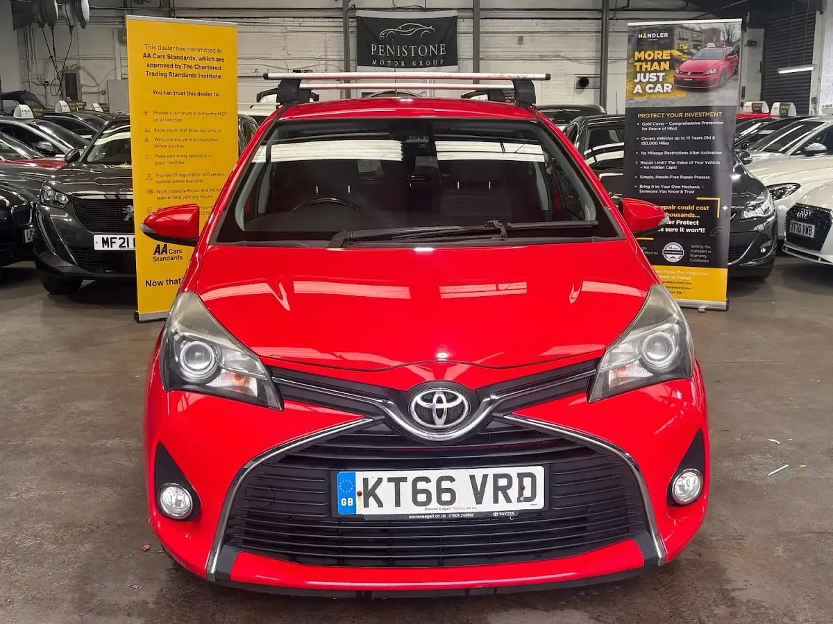 Używany Toyota Yaris 99 KM (72 kW) 2017 Czerwony Hatchback