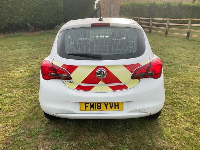 Used Vauxhall Corsa 95 HP (69 kW) 2018 White Van