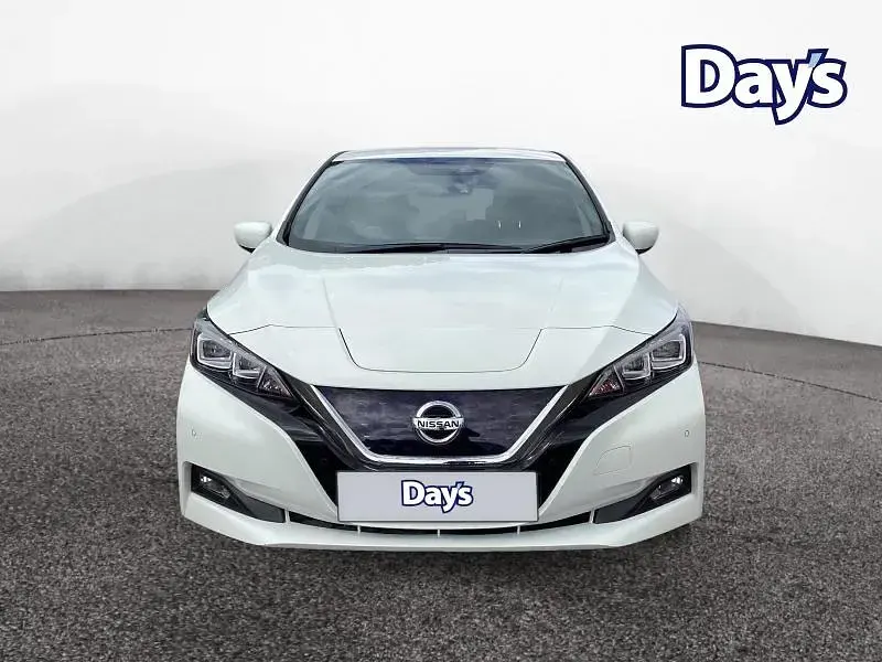 Used Nissan Leaf Tekna 110 kW (150 HP) 2019 White Hatchback