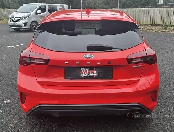 Used Ford Focus ST-Line 125 HP (91 kW) 2023 Red Hatchback