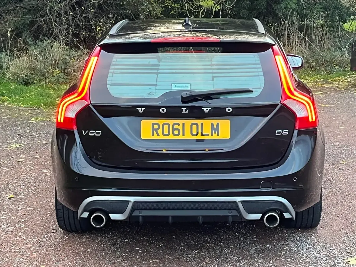 Used Volvo V60 R-Design 163 HP (119 kW) 2011 Black Estate
