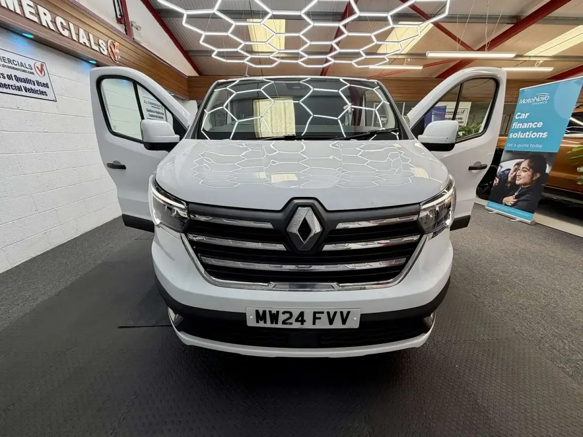 Used Renault Trafic 148 HP (108 kW) 2024 White MPV