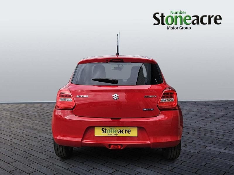 Usado Suzuki Swift SZ-L 81 HP (59 kW) 2023 Vermelho Citadino