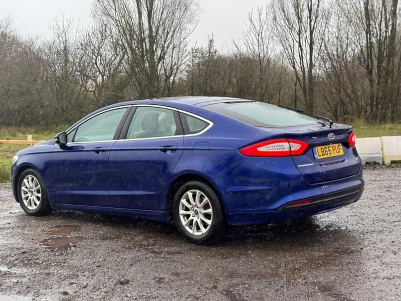Used Ford Mondeo Zetec 120 HP (88 kW) 2016 Blue Hatchback