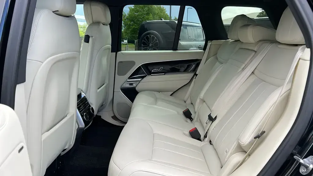 Used Land Rover Range Rover SE 300 HP (220 kW) 2024 Black SUV